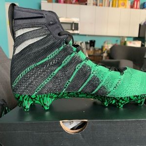 Oregon Jordan cleats size 10